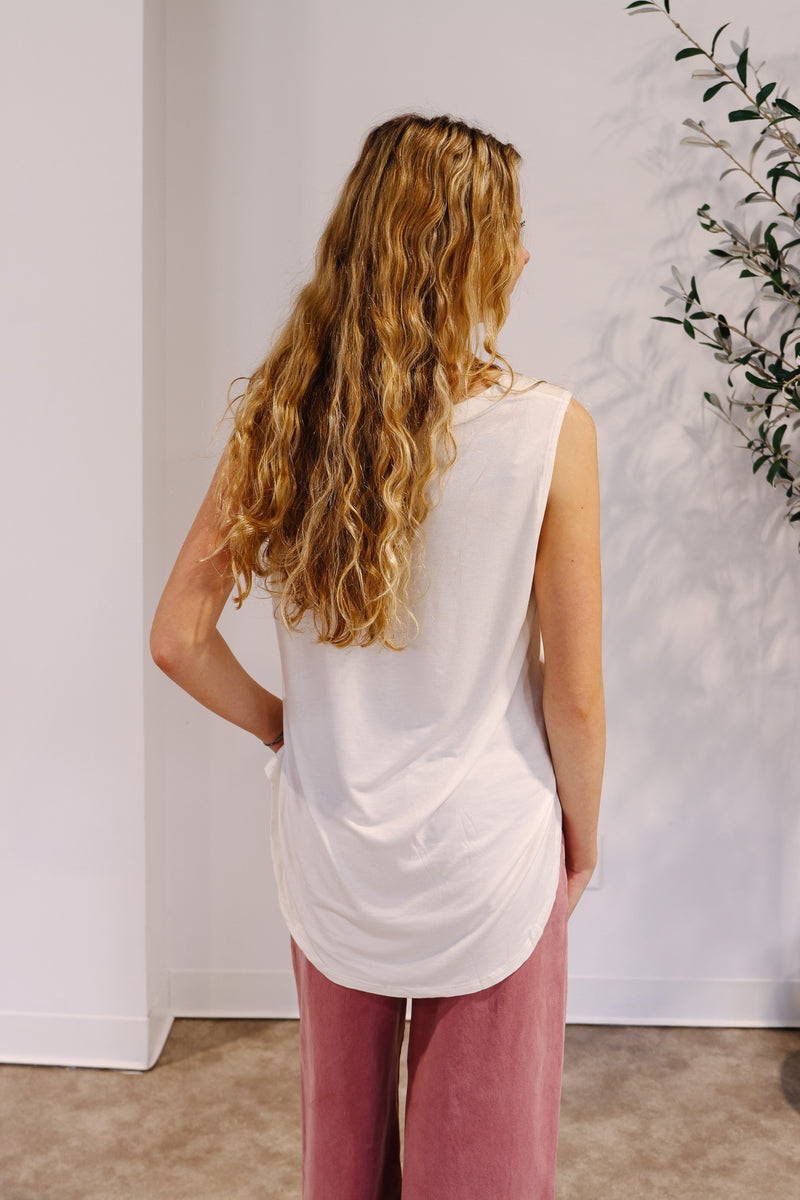 Isla V-Neck Basic Tank