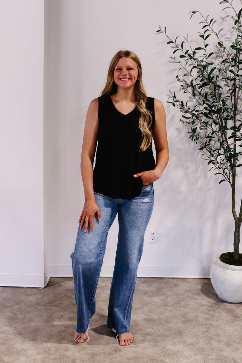 Isla V-Neck Basic Tank