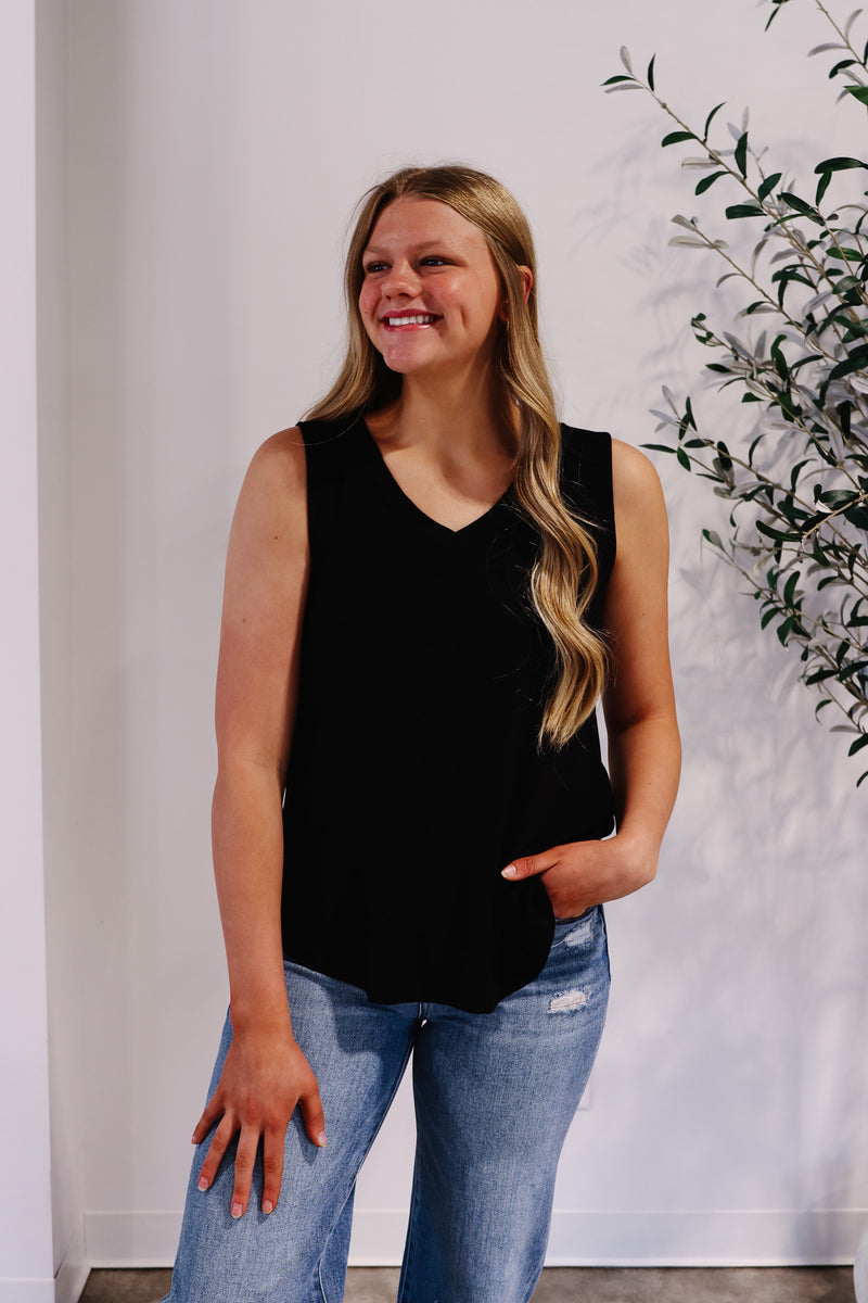 Isla V-Neck Basic Tank